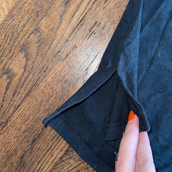 🎉HP 9-21💕 PINK V Neck Tee 🖤 - Picture 3 of 5